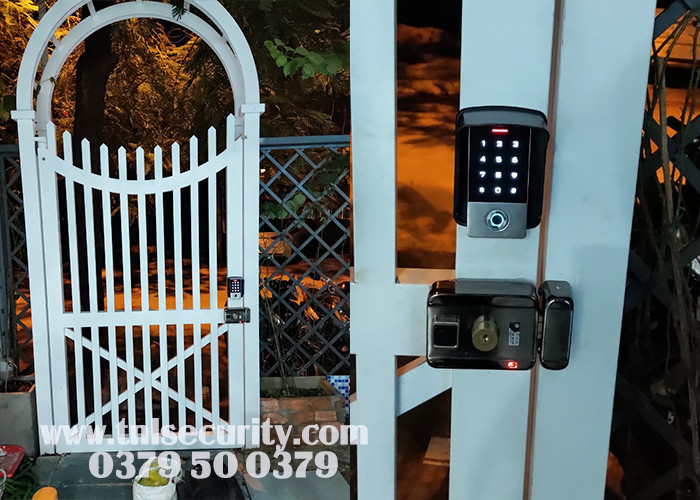 Lap-dat-khoa-dien-tu-van-tay-cho-nha-rieng-tai-quan-9